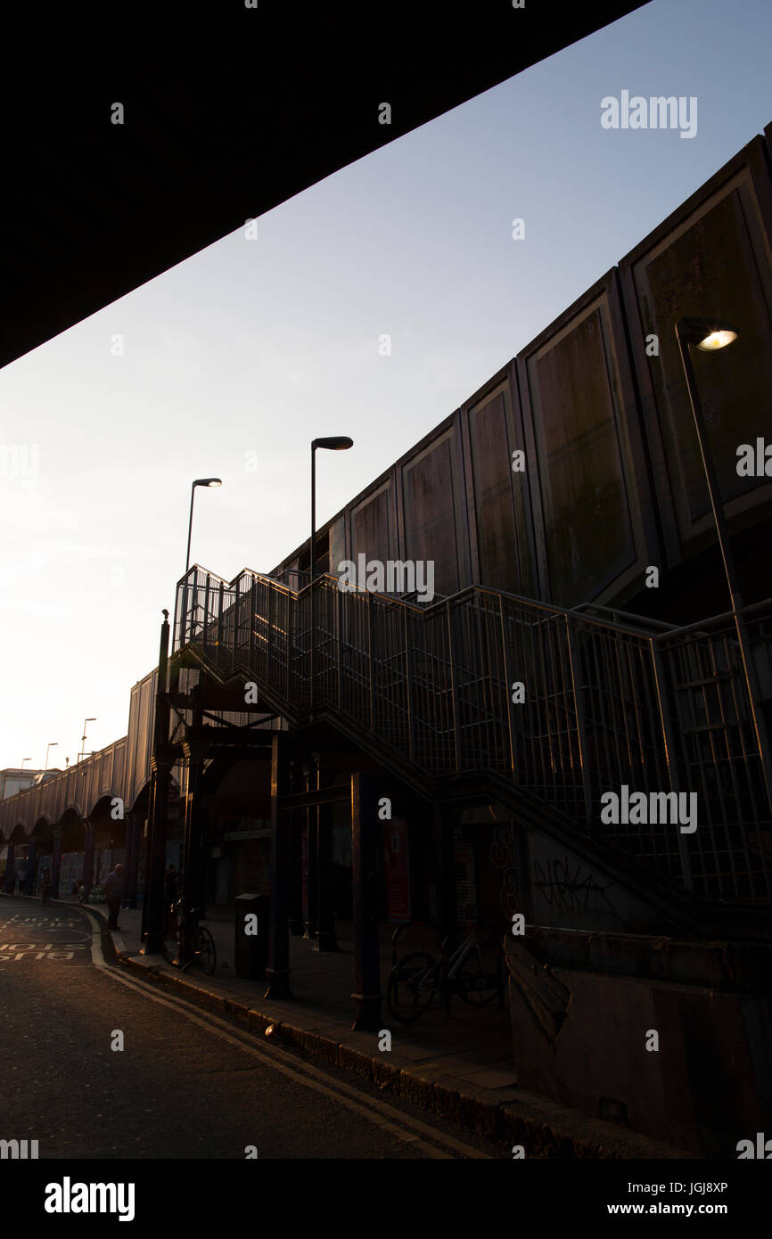 Tramonti a ovest, Atlantic Road, Brixton, South London, England, Regno Unito Foto Stock