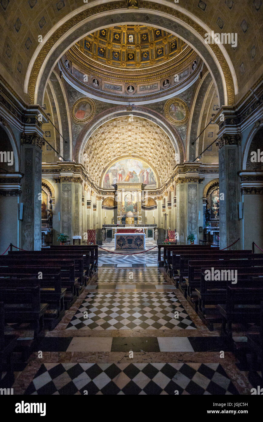 Milano. L'Italia. La falsa abside di Santa Maria presso San Satiro, da Donato Bramante, 1482-1486, un primo esempio di tromp l'oeil architettura. Foto Stock