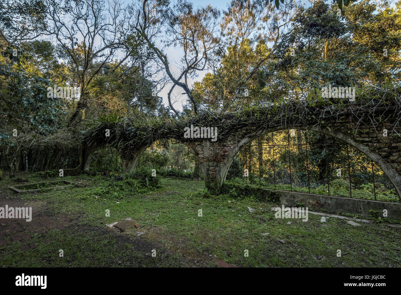 Le rovine di una vecchia casa a Salto Ventoso - Parco Farroupilha, Rio Grande do Sul - Brasile Foto Stock