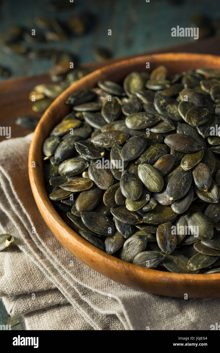 La salatura a secco Pepita organici semi di zucca per Snacking Foto Stock