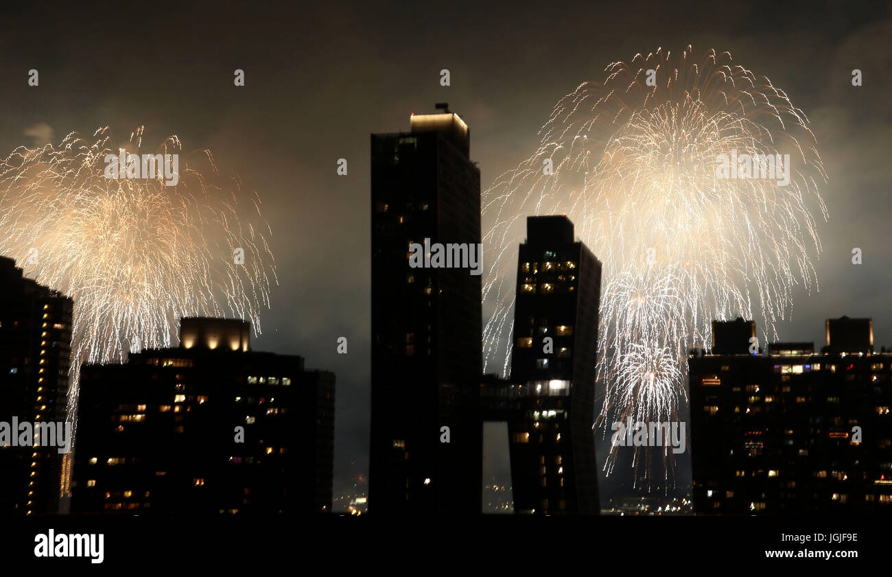 Fuochi d'artificio su New York City Foto Stock