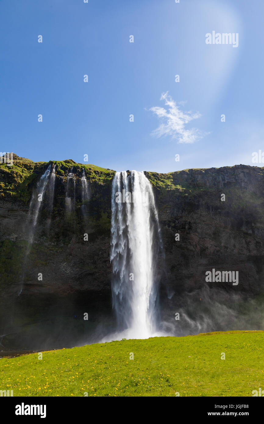 Cascata Seljalandsfoss ad ovest di Skogar sulla Highway 1 in Islanda Foto Stock