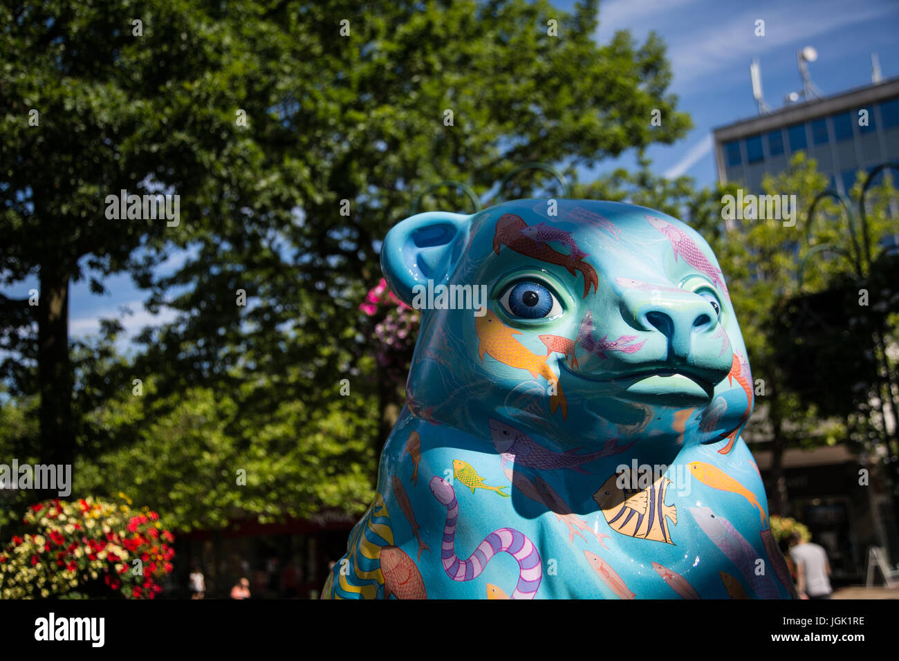 Solihull, Birmingham, Regno Unito. 8 Luglio, 2017. Sun Bear Neath il mare a Solihull parte del grande Sleuth bear trail in congiunzione con Birminghams ospedale infantile,dal lunedì al decimo giorno del mese di luglio è possibile scaricare un'app e unire il sentiero per vedere tutti gli orsi intorno a Birmingham Foto Stock