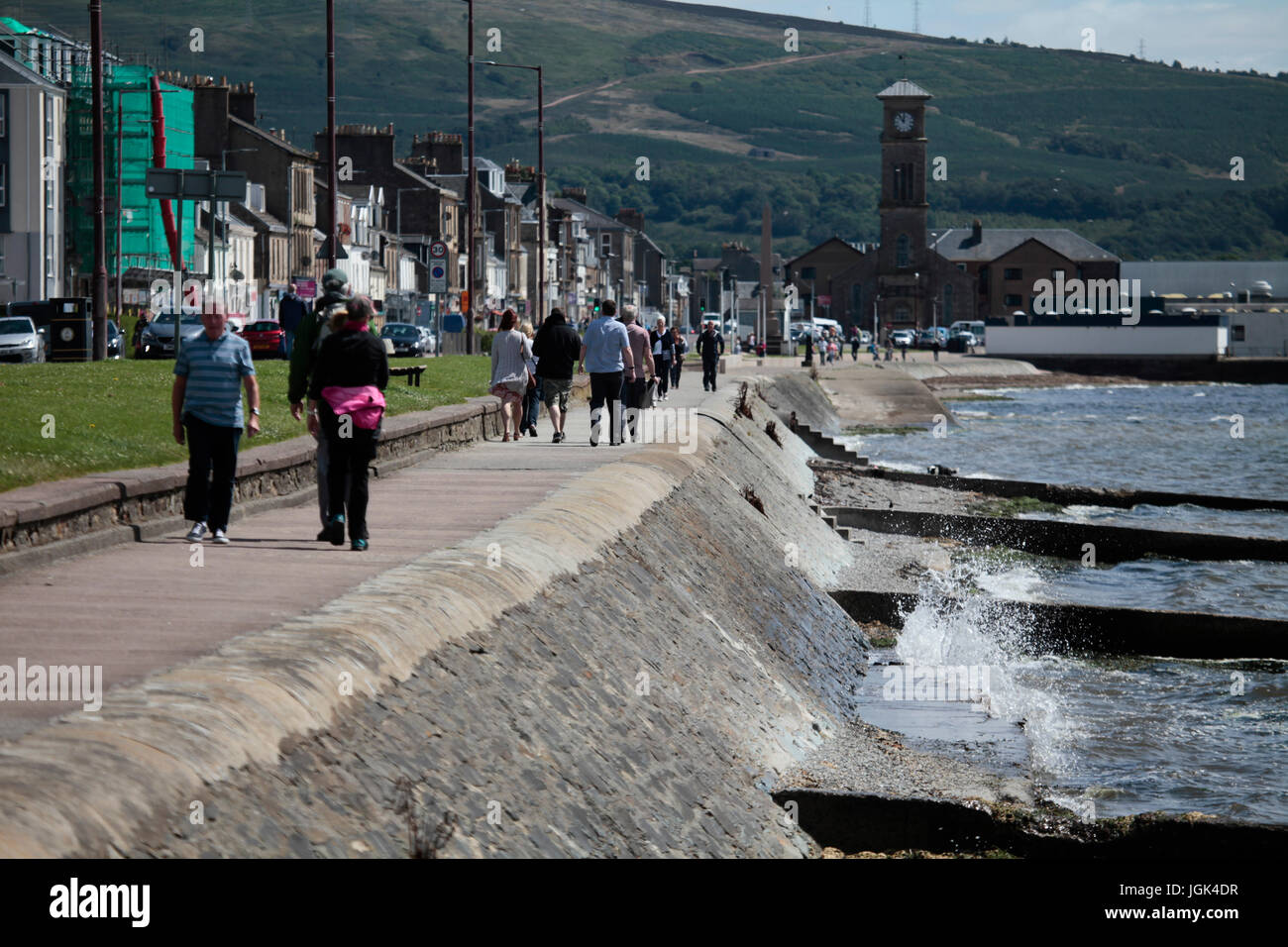 Helensburgh 8 luglio 2017. Un piccolo raggio di sole in Scozia in ultimo sebbene ariosi e da nessuna parte calda come altrove nel Regno Unito. Credito: ALAN OLIVER/Alamy Live News Foto Stock