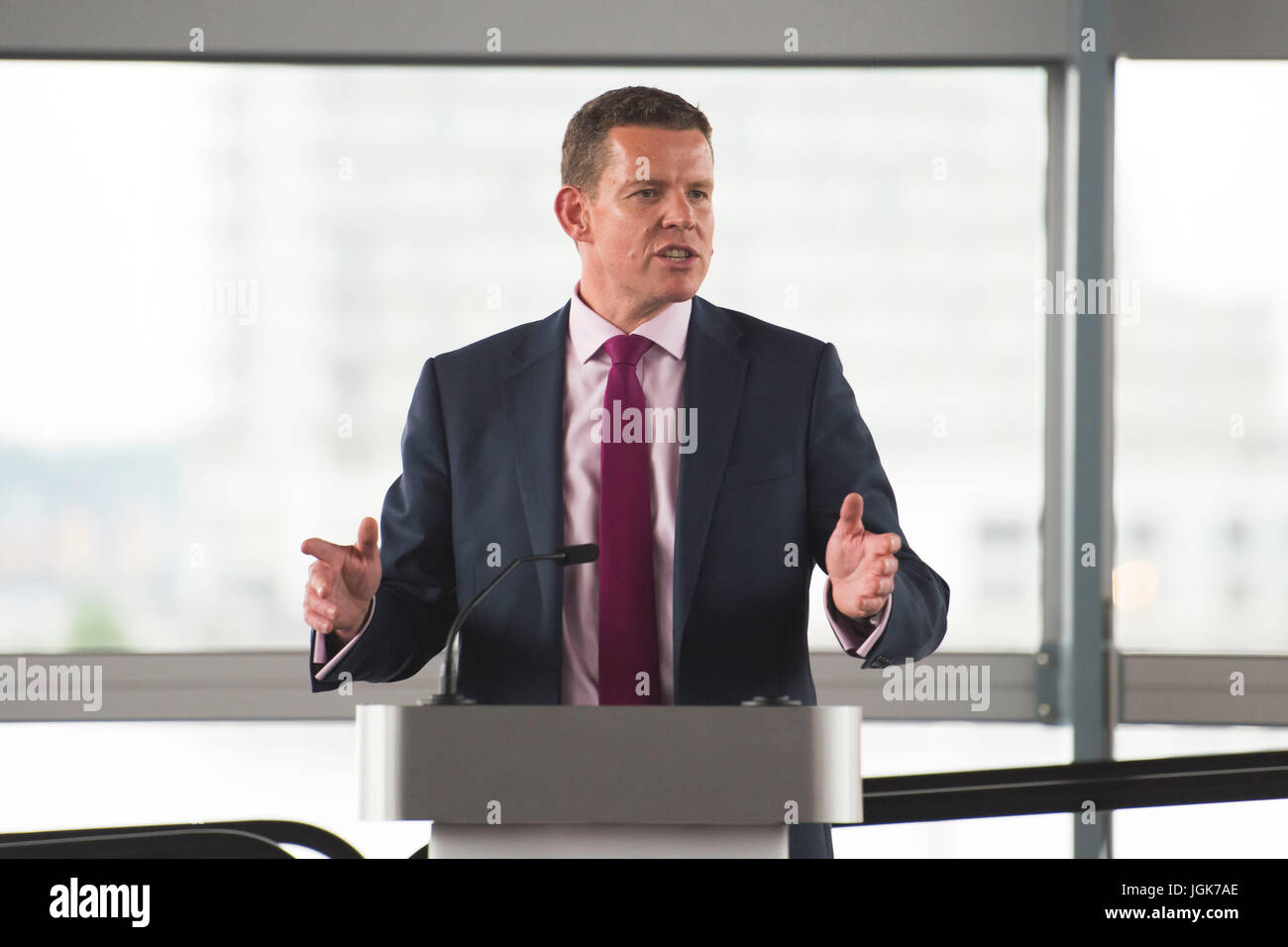 Plaid Cymru AM Rhun ap Iorwerth parla durante un evento presso il Senedd nella Baia di Cardiff, Galles, UK. Foto Stock