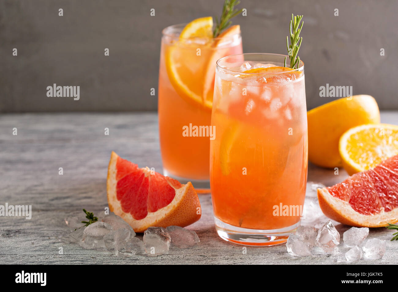 Cocktail di agrumi con succo di pompelmo e arancio Foto Stock