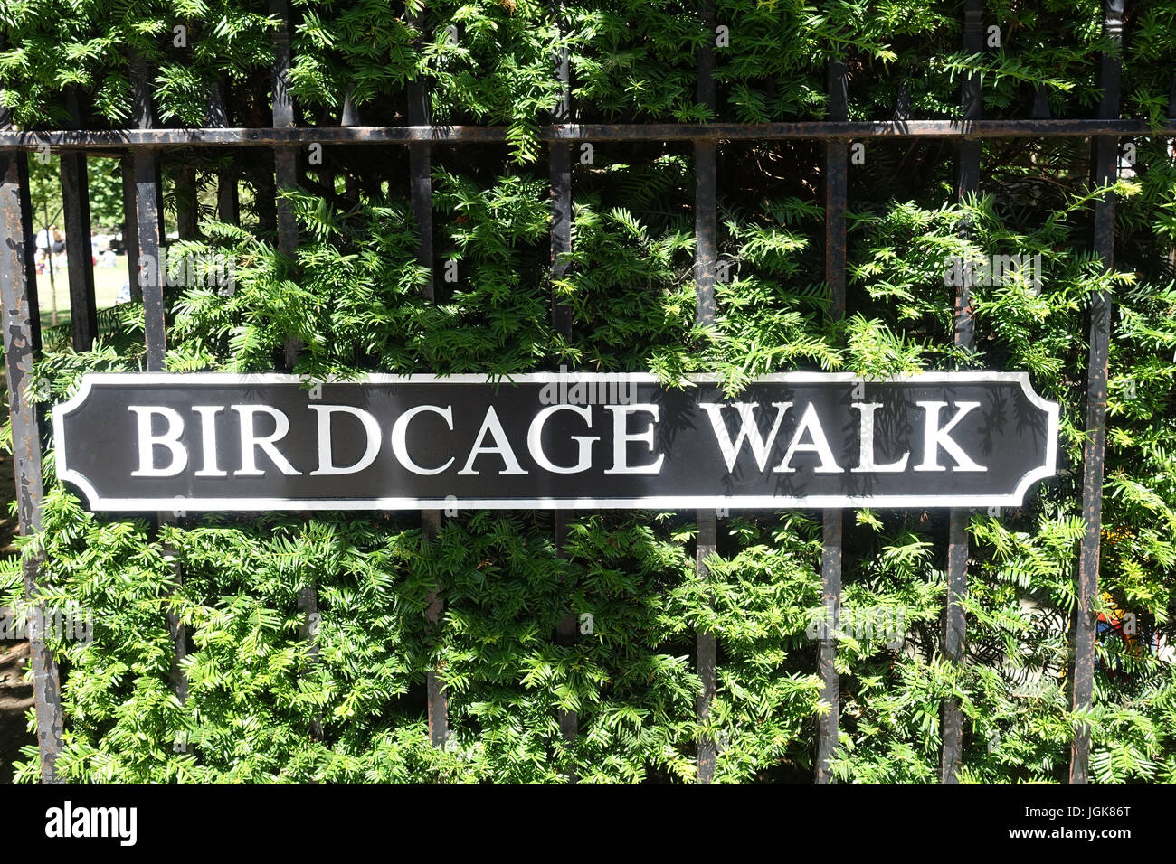 London Street segno per la Birdcage a piedi sulle ringhiere in ferro Foto Stock