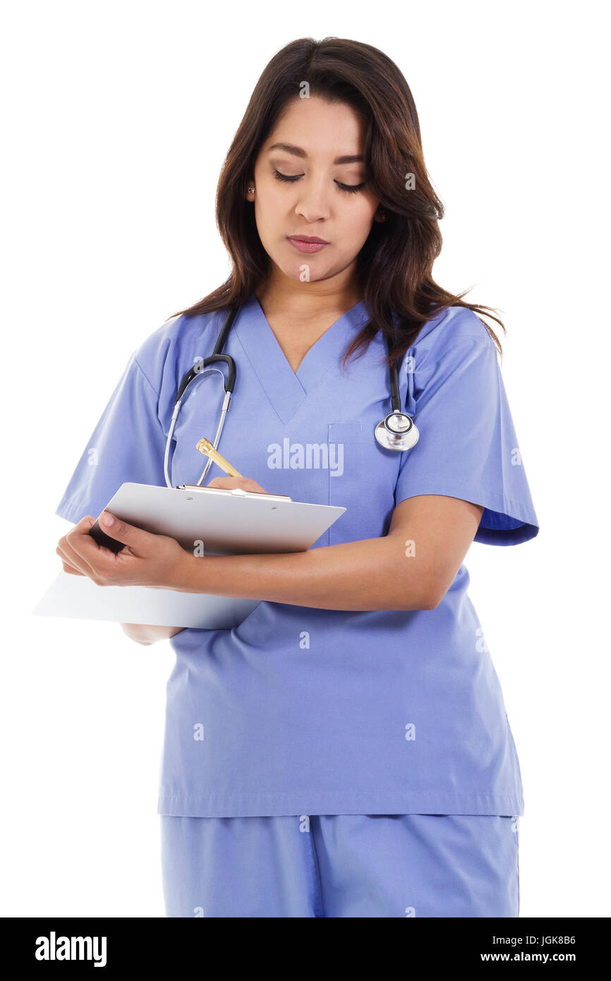 Immagine di stock di infermiera femmina la scrittura sulla cartella paziente isolato su sfondo bianco Foto Stock