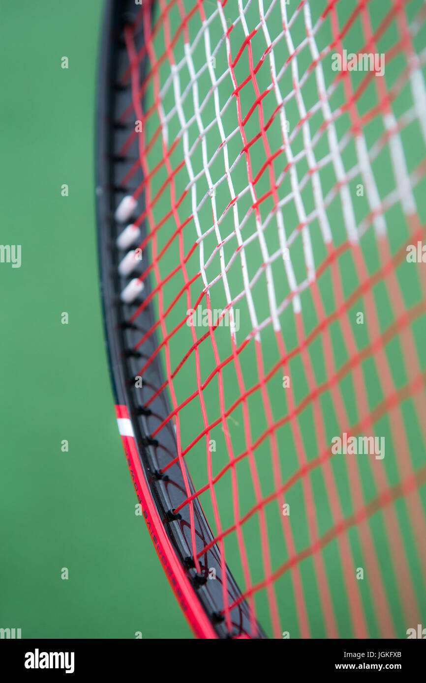 Racchetta da tennis e sfere Foto Stock