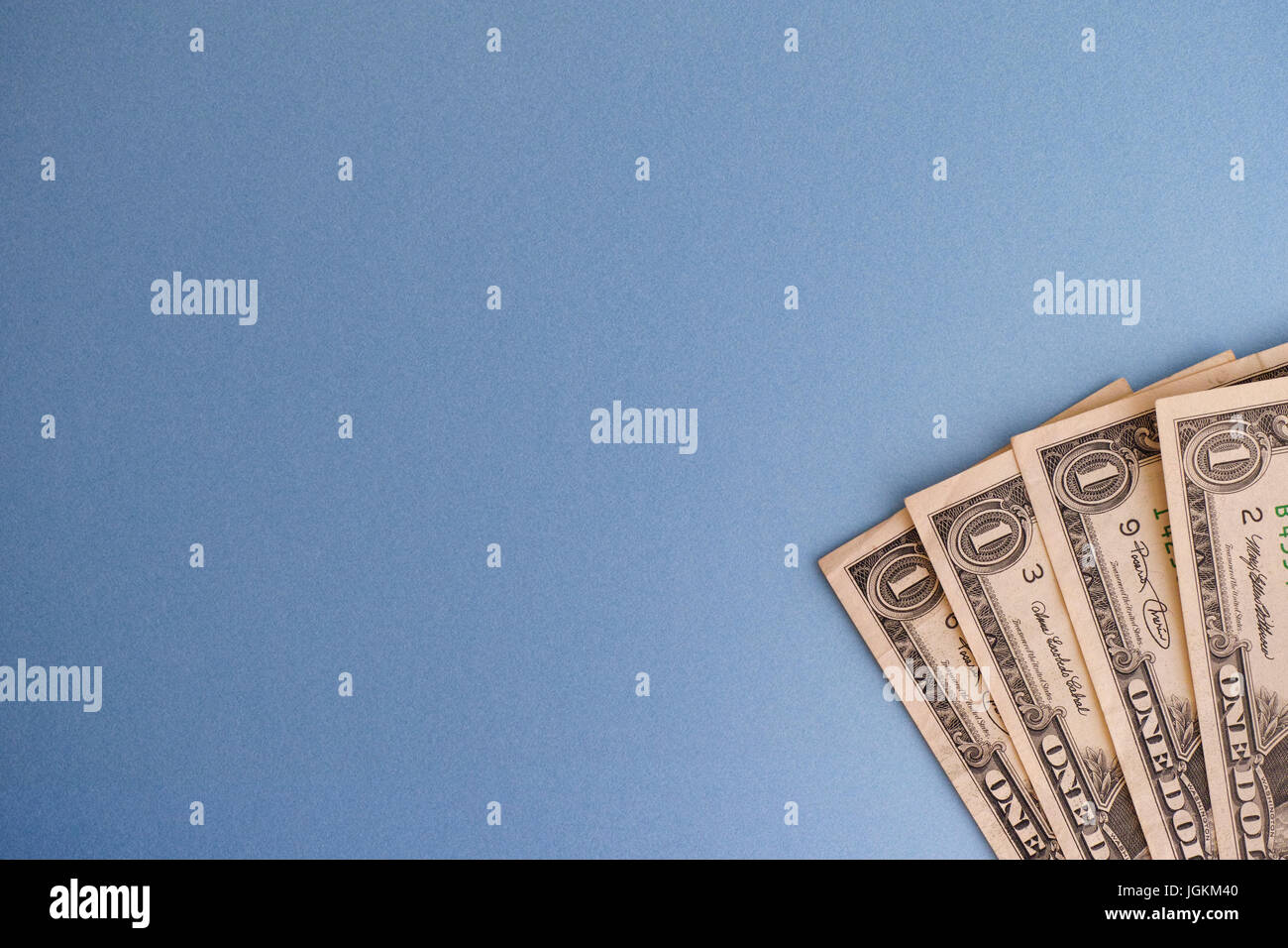 US Dollar Bills. Sfondo blu. Foto Stock
