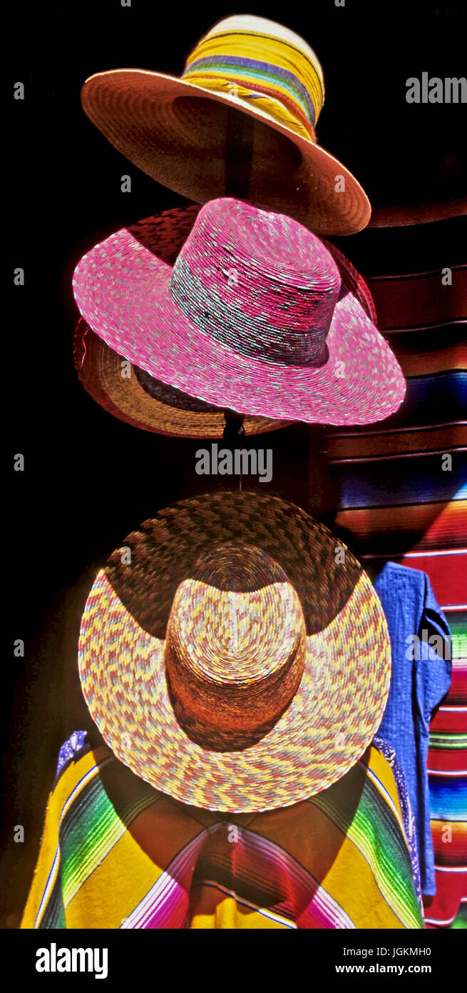 RS 5756. Sfondi; colori; colori; visualizzazione; Sombreros, Ponchos e Serapes, Taxco, Messico Foto Stock