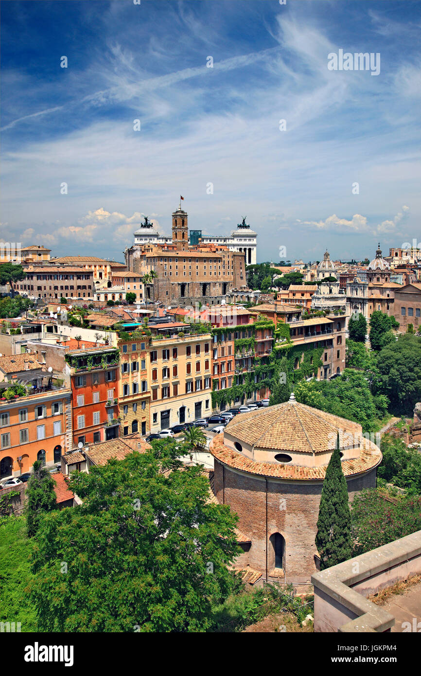 Vista di Roma dal colle Palatino. In primo piano il greco - La Chiesa Ortodossa di San Teodoro (chiesa di San Teodoro al Palatino). L'Italia. Foto Stock