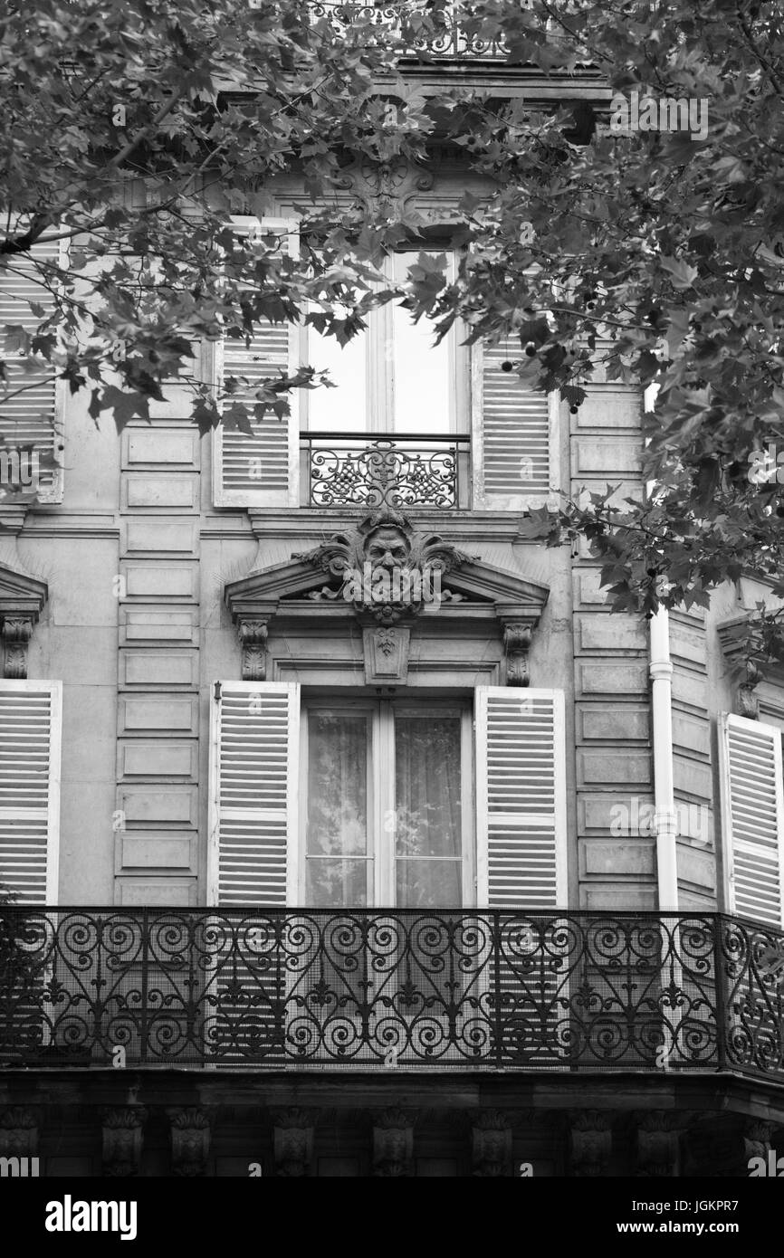 Parigi, Francia - 12 August 2006: elementi architettonici edifici Parigini. 12 Agosto, 2006. Parigi, Francia. Foto Stock