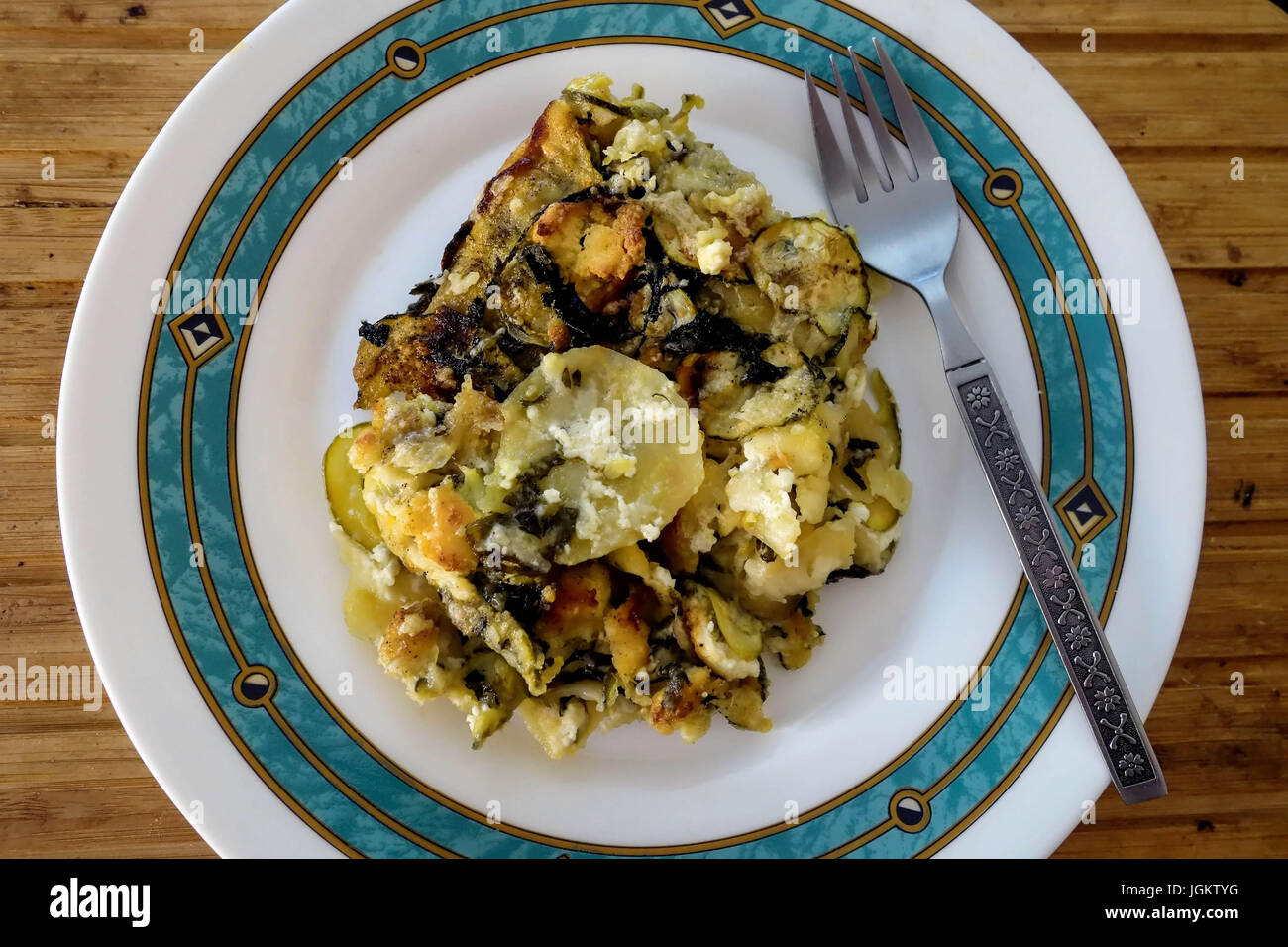 La cucina greca. Boureki. Patate e zucchine torta vegetale Foto Stock