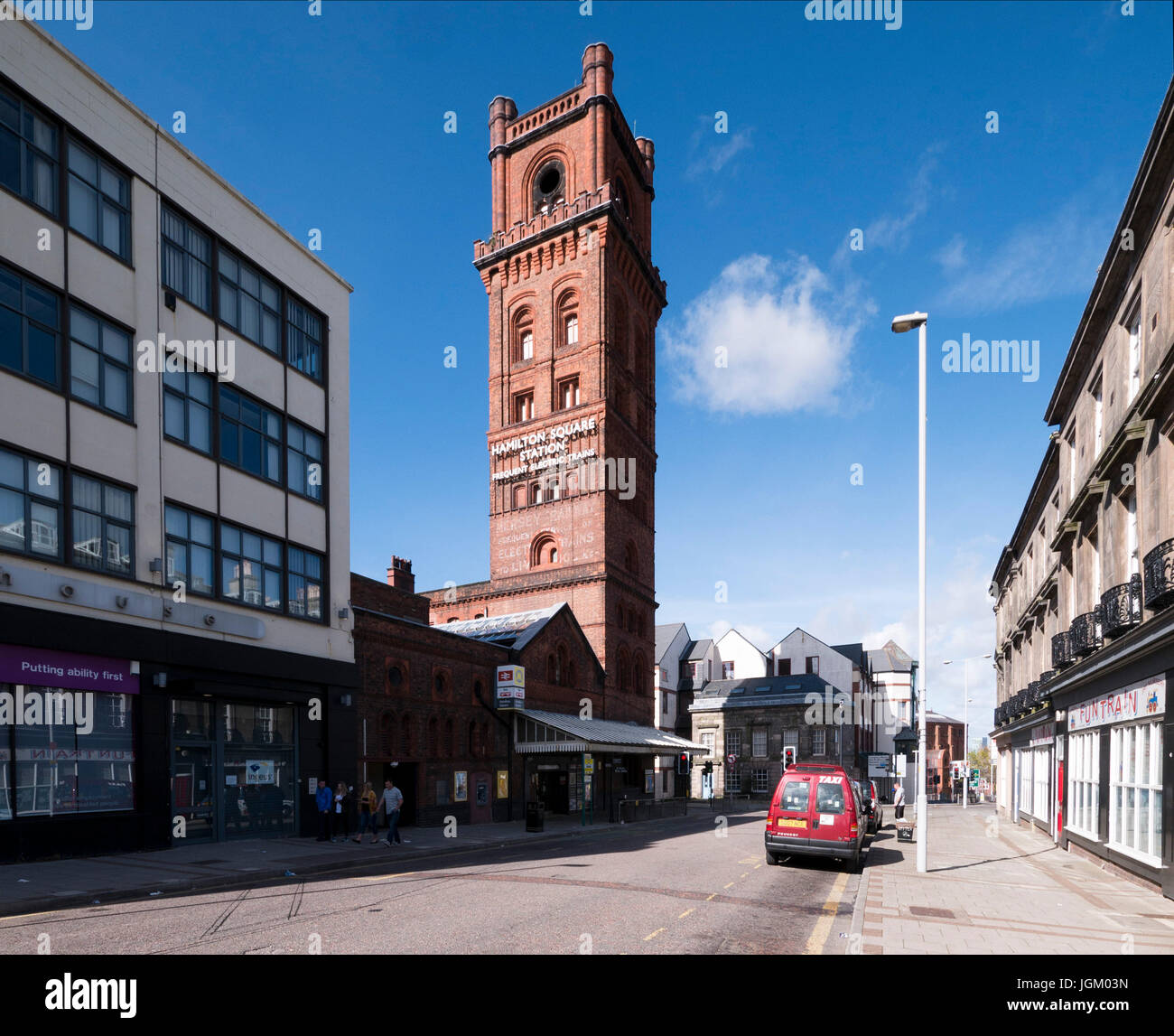 Torre di ventilazione a Hamilton Square per Birkenhead alla metropolitana di Liverpool elettrica ferroviaria sotto il fiume Mersey. Foto Stock