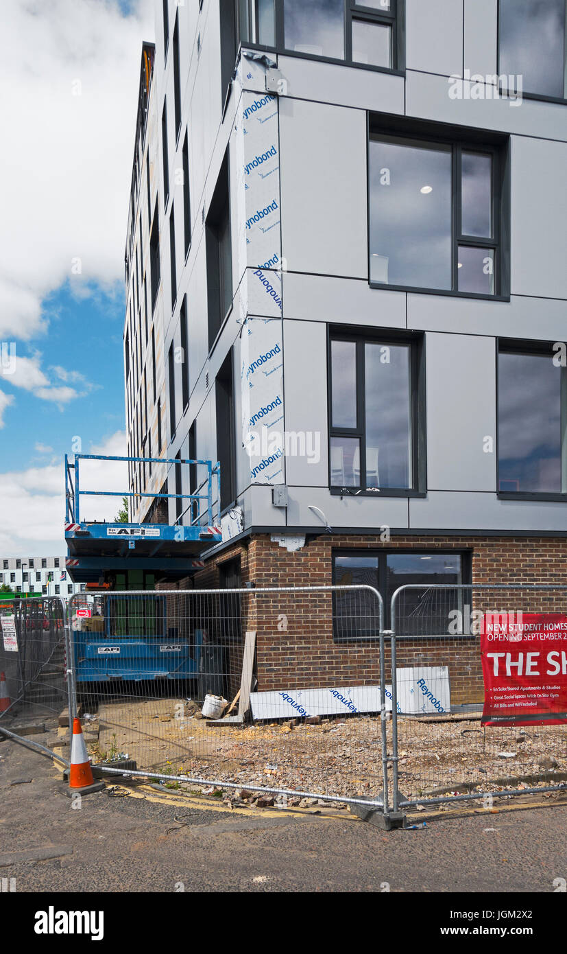 Renyobond pannelli utilizzati nella costruzione di appartamenti di studenti indipendentemente dall'effetto pannelli pe aveva presso la Torre Grenfell disastro. Foto Stock