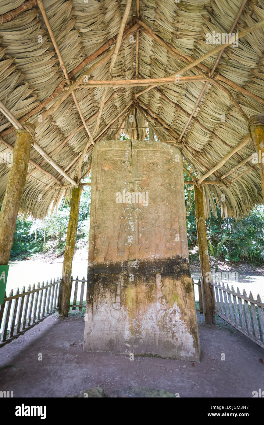 Rovine di architettura Maya in un sito in Guatemala Foto Stock