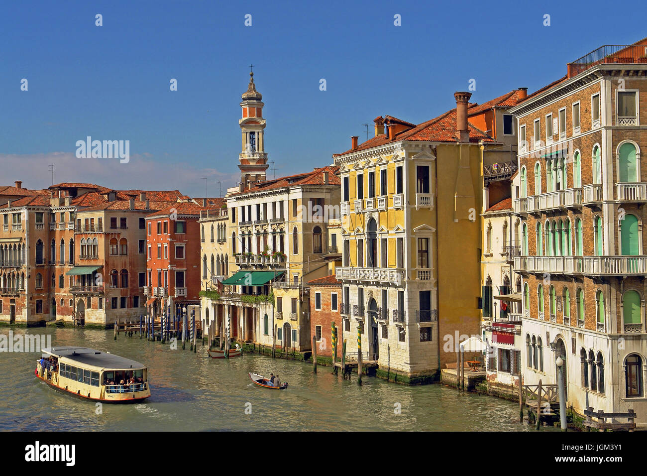 L'Europa, Italia, Venezia, Canale grandee, barche, barche, bridge, gondola e gondole, città, lane, corsie, panorama, Centro citta', giorno, giorno, esterno, superarsi Foto Stock