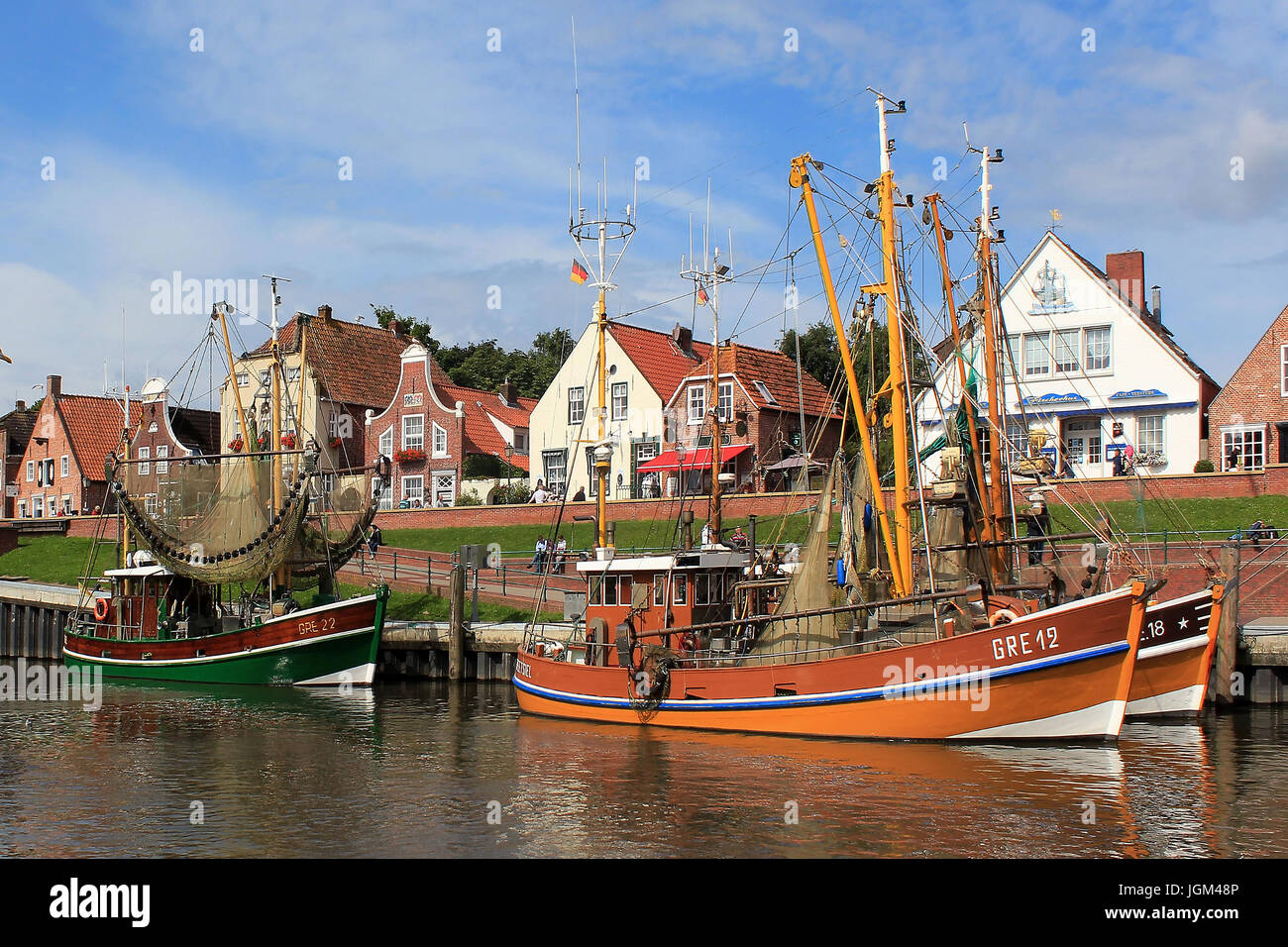 La Repubblica federale di Germania, Bassa Sassonia, il Mare del Nord, la costa del Mare del Nord, Est Friesland, Krummhoern, Greetsiel, floodgate porto, porto, f Foto Stock