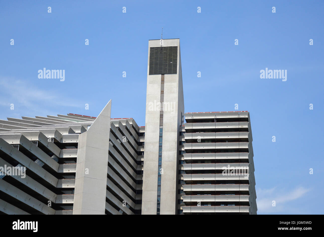 Montreal, Canada - 18 Giugno 2017: Il villaggio olimpico è di una doppia struttura torre a Montreal, Quebec, Canada costruito come gli atleti di residenza per il 1 Foto Stock