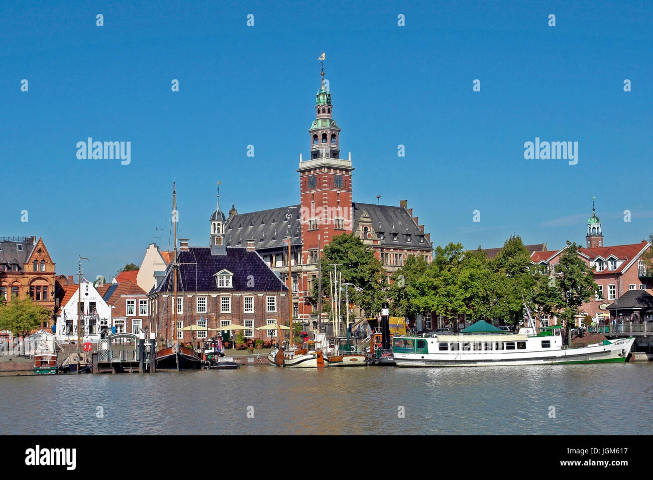 L'Europa, Germania, Bassa Sassonia, East Friesland, soddisfare blank, porto, bilance, city hall, il museo porto, le navi da passeggeri, architettura, città, edificio, Foto Stock