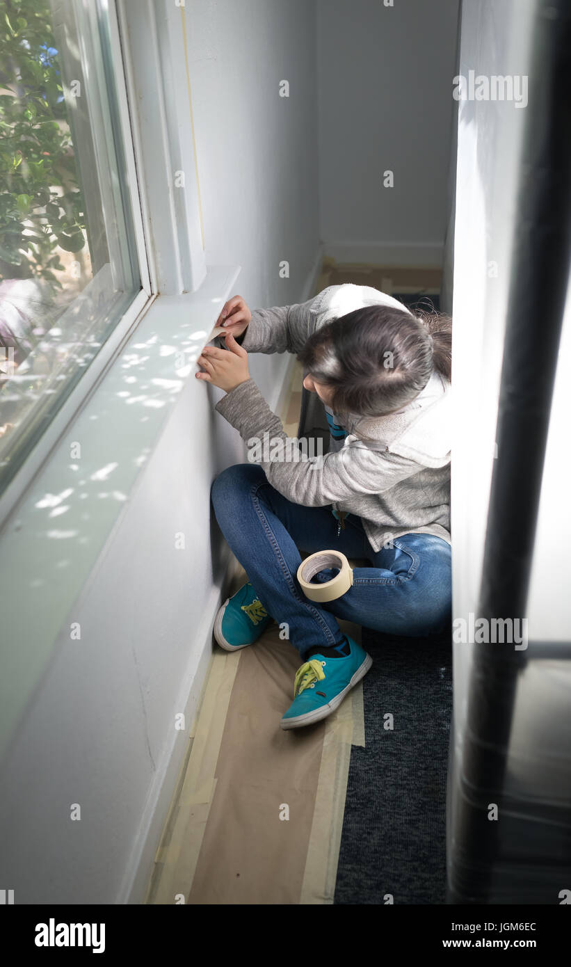 Volontari che puliscono una protezione dei senzatetto di quartiere Foto Stock