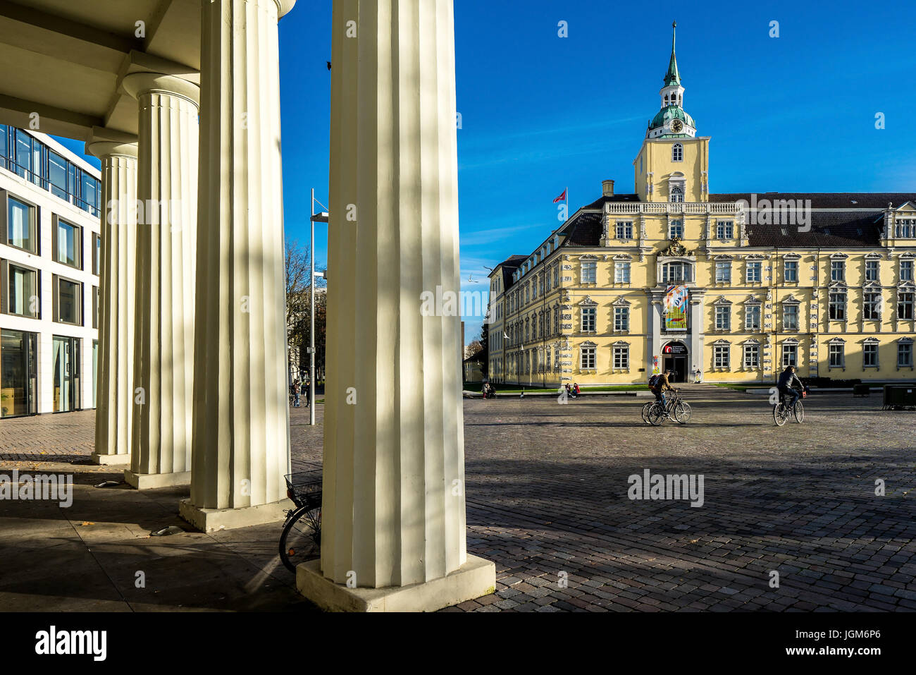 La Repubblica federale di Germania, Bassa Sassonia, Germania settentrionale, Oldenburg, castello, piazza Castello, il giardino del castello, architettura, edilizia, storicamente, h Foto Stock