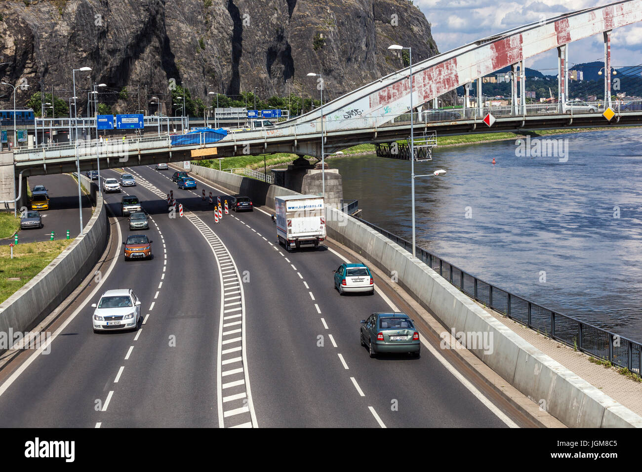 Ponte di ferro rivettato sul fiume Elba, Usti nad Labem Repubblica Ceca, Europa Foto Stock