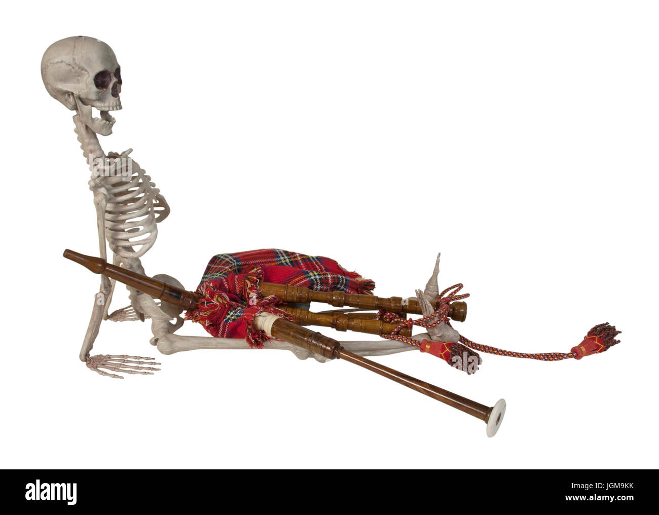 Lo scheletro con la tradizionale cornamusa scozzese con canne e borsa - percorso incluso Foto Stock