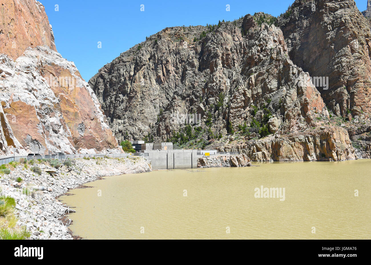 CODY, Wyoming - Giugno 24, 2017: Buffalo Bill Dam e il serbatoio e la diga sul fiume Shoshone è chiamato dopo il famoso wild west figura William Buffal Foto Stock