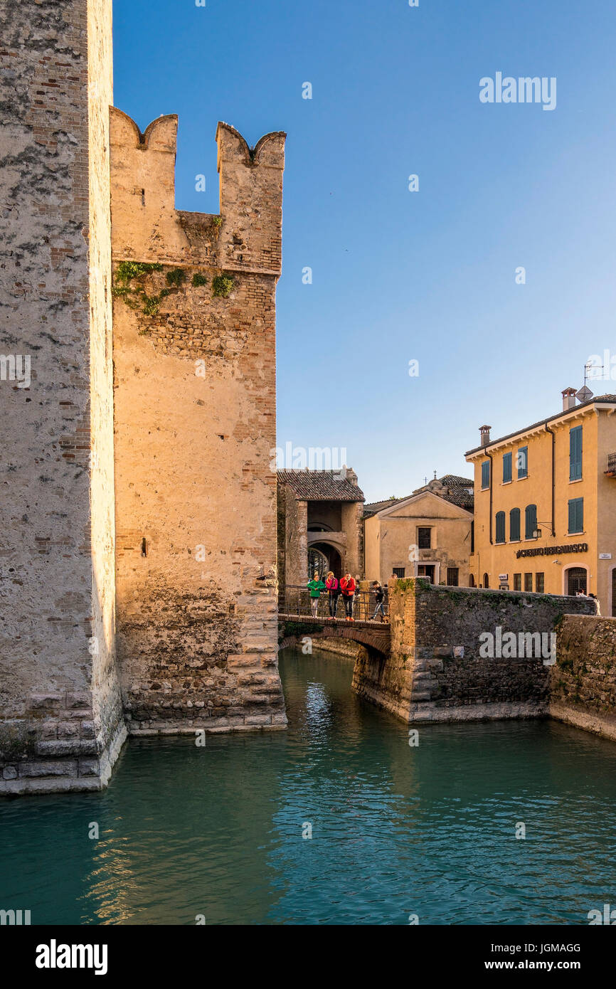 Città Vecchia, Europa, gardasee, autunno, Italia, Lombardia, fuori stagione, Italia settentrionale, provincia di Brescia, Rocca Scaligera, Castello Scaligero, Sirmione, Gardase Foto Stock