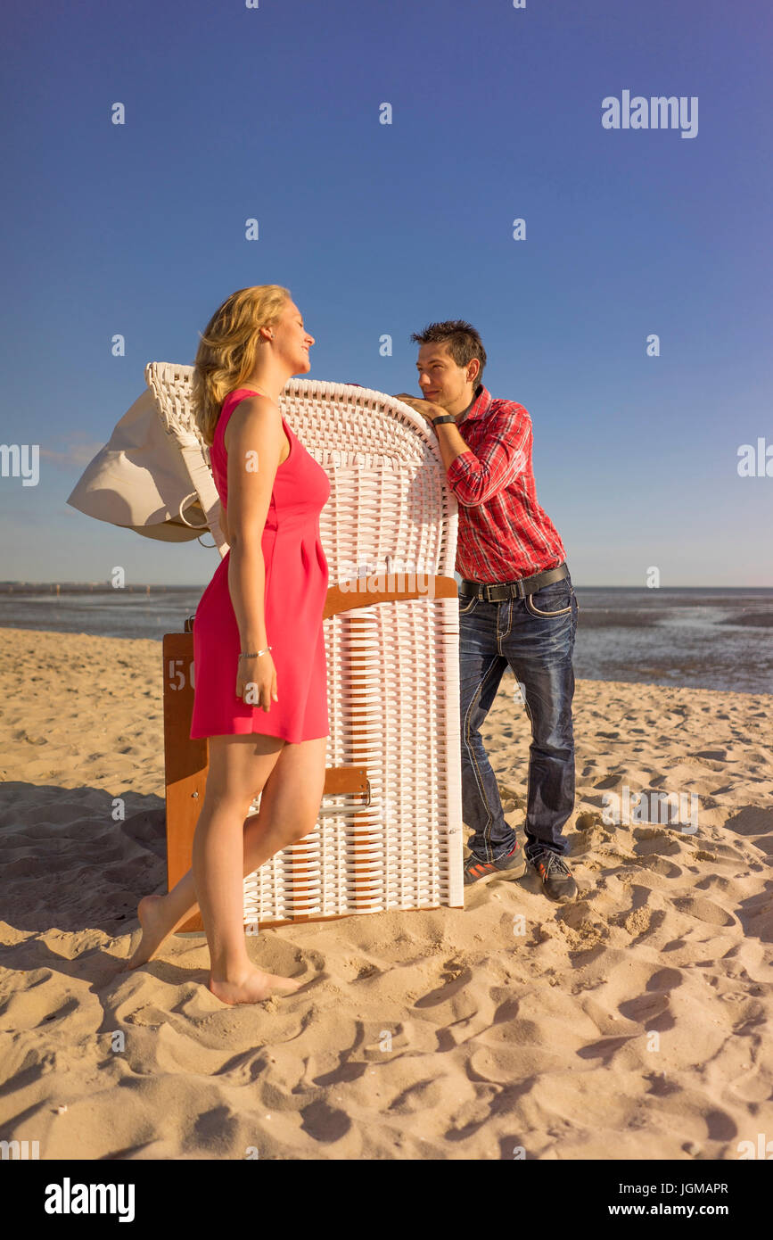 L'Europa, la Repubblica federale di Germania, Hooksiel, Wangerland, Friesland, il Mare del Nord, la costa del Mare del Nord, coppia, uomo, donna, 30, 35 anni, vacanza, b Foto Stock