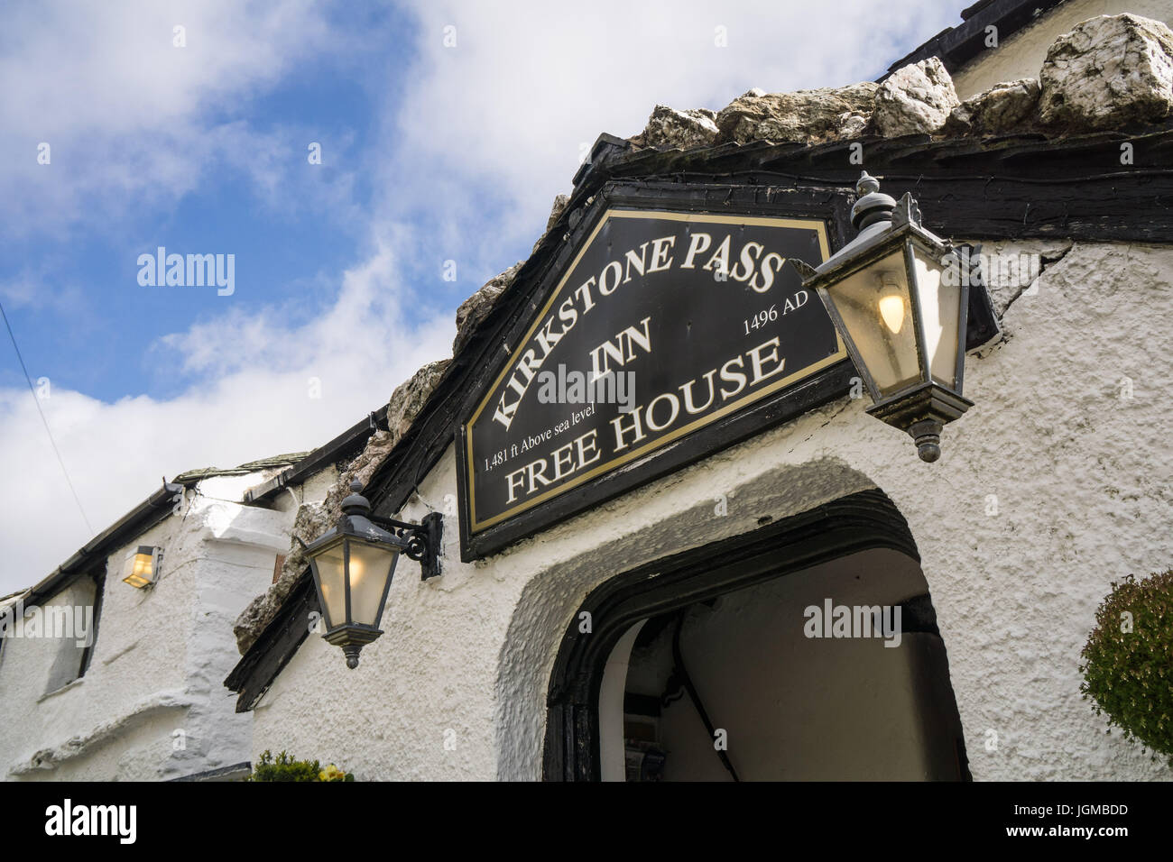 Il Kirkstone Pass Inn, un luogo famoso per gli escursionisti a piedi nel distretto del lago per pranzare o per rinfreschi. Foto Stock