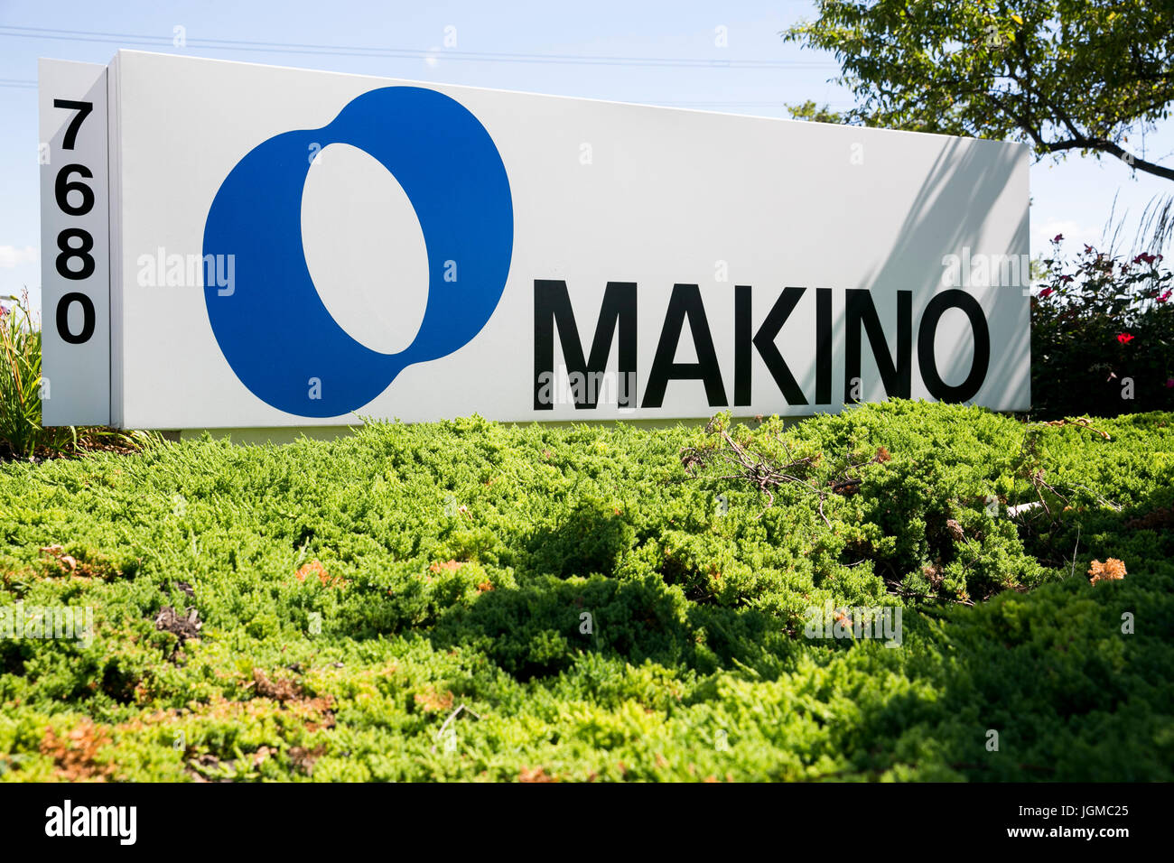 Un segno del logo al di fuori di una struttura occupata da MAKINO Milling Machine Co., Ltd., a Mason, Ohio il 2 luglio 2017. Foto Stock
