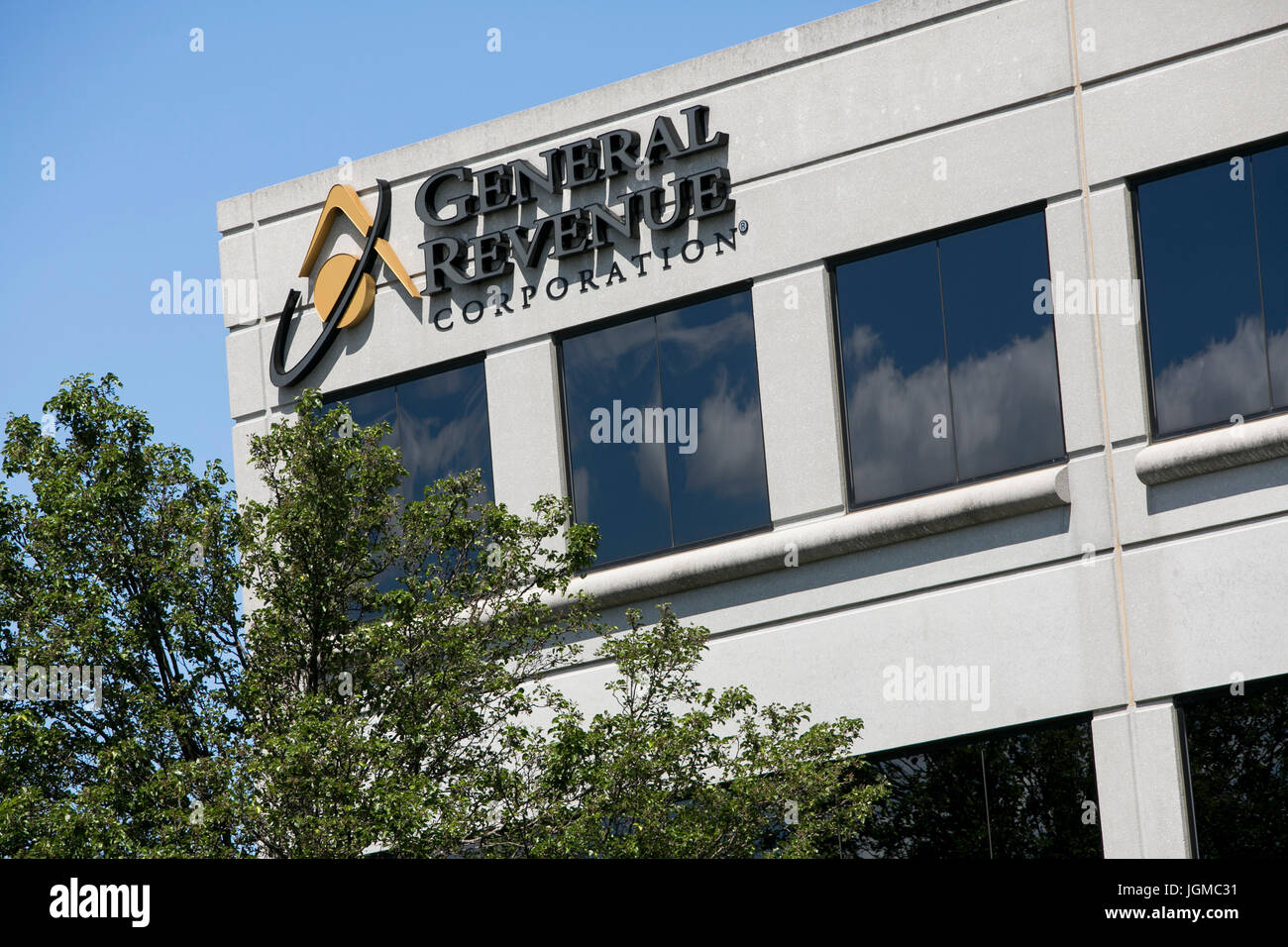 Un segno del logo al di fuori di una struttura occupata dalle entrate generali Corporation, una società affiliata di Navient, a Mason, Ohio il 2 luglio 2017. Foto Stock