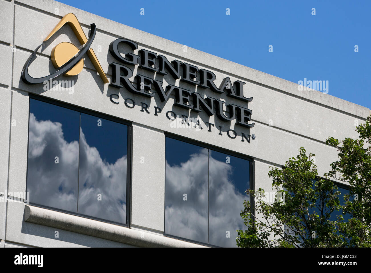 Un segno del logo al di fuori di una struttura occupata dalle entrate generali Corporation, una società affiliata di Navient, a Mason, Ohio il 2 luglio 2017. Foto Stock