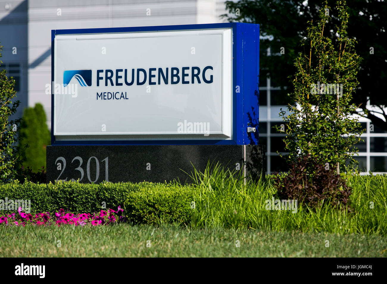 Un segno del logo al di fuori di una struttura occupata da Freudenberg Medical in Jeffersonville, Indiana il 1 luglio 2017. Foto Stock