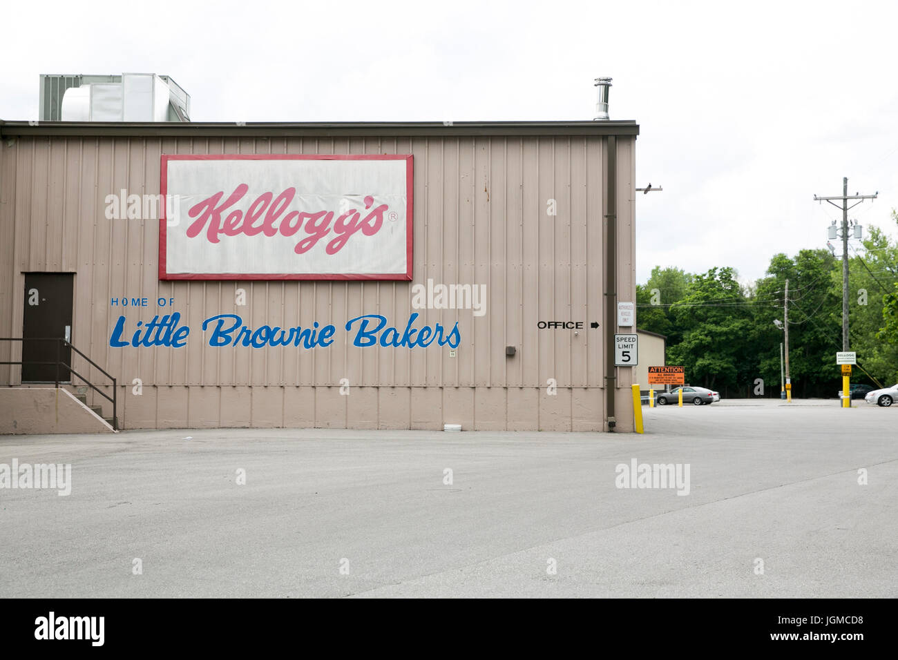 Un segno del logo al di fuori di una struttura occupata da poco Brownie Bakers Louisville, nel Kentucky il 1 luglio 2017. Foto Stock