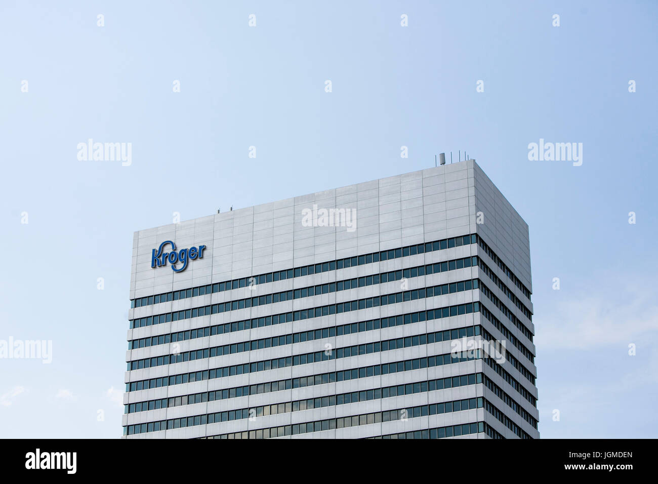 Un logo segno al di fuori della sede della società Kroger, a Cincinnati, Ohio, 29 giugno 2017. Foto Stock