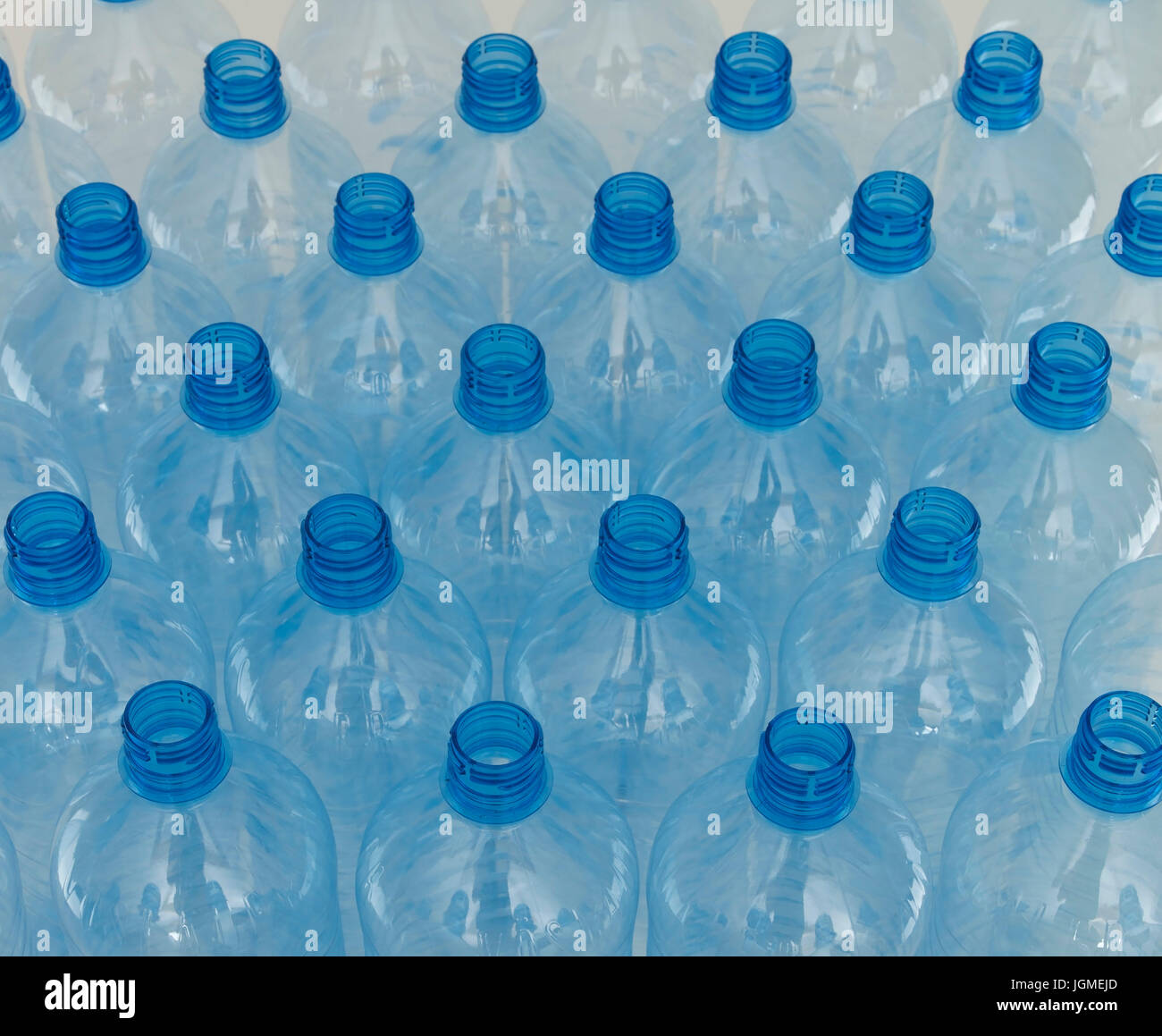 Svuotare le bottiglie di acqua - svuotare la bottiglia d'acqua, leere Wasserflaschen - svuotare la bottiglia di acqua Foto Stock