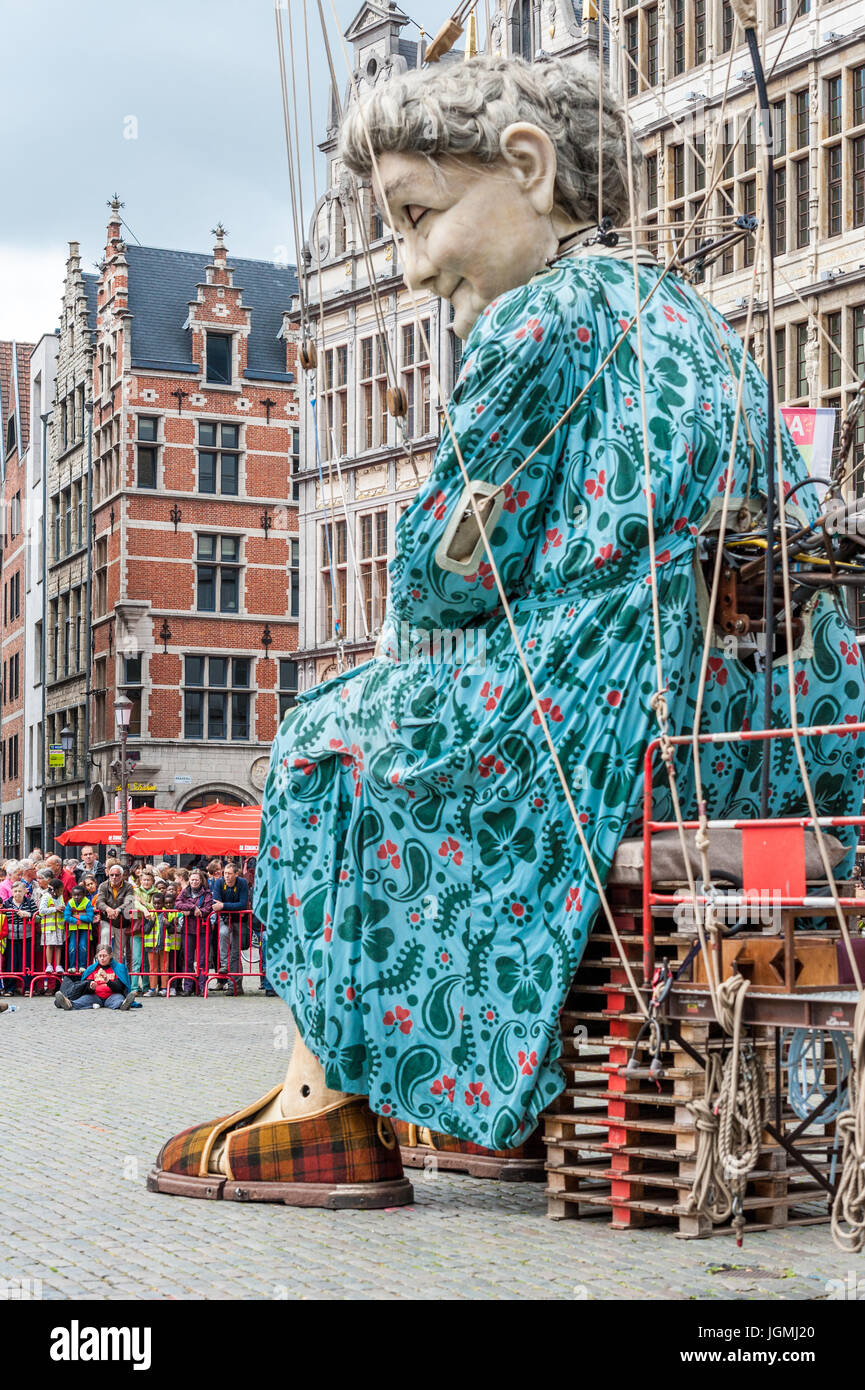 Belgio, Anversa, De Reuzen - i giganti da Royal de Luxe - Zomer van Antwerpen 2015 Foto Stock