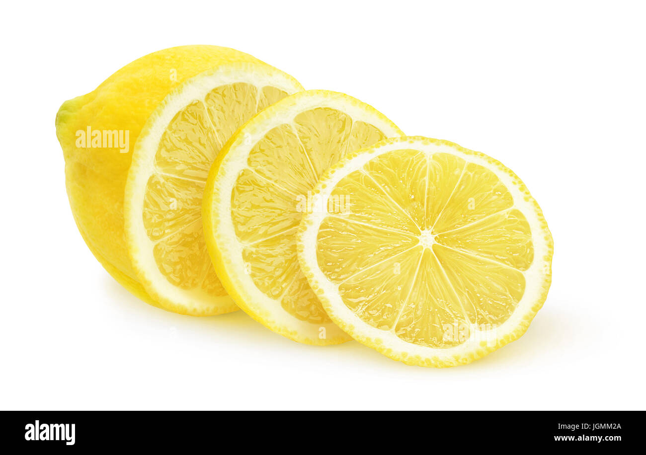 Isolato di limone. Metà del limone e due fette isolato su sfondo bianco con tracciato di ritaglio Foto Stock