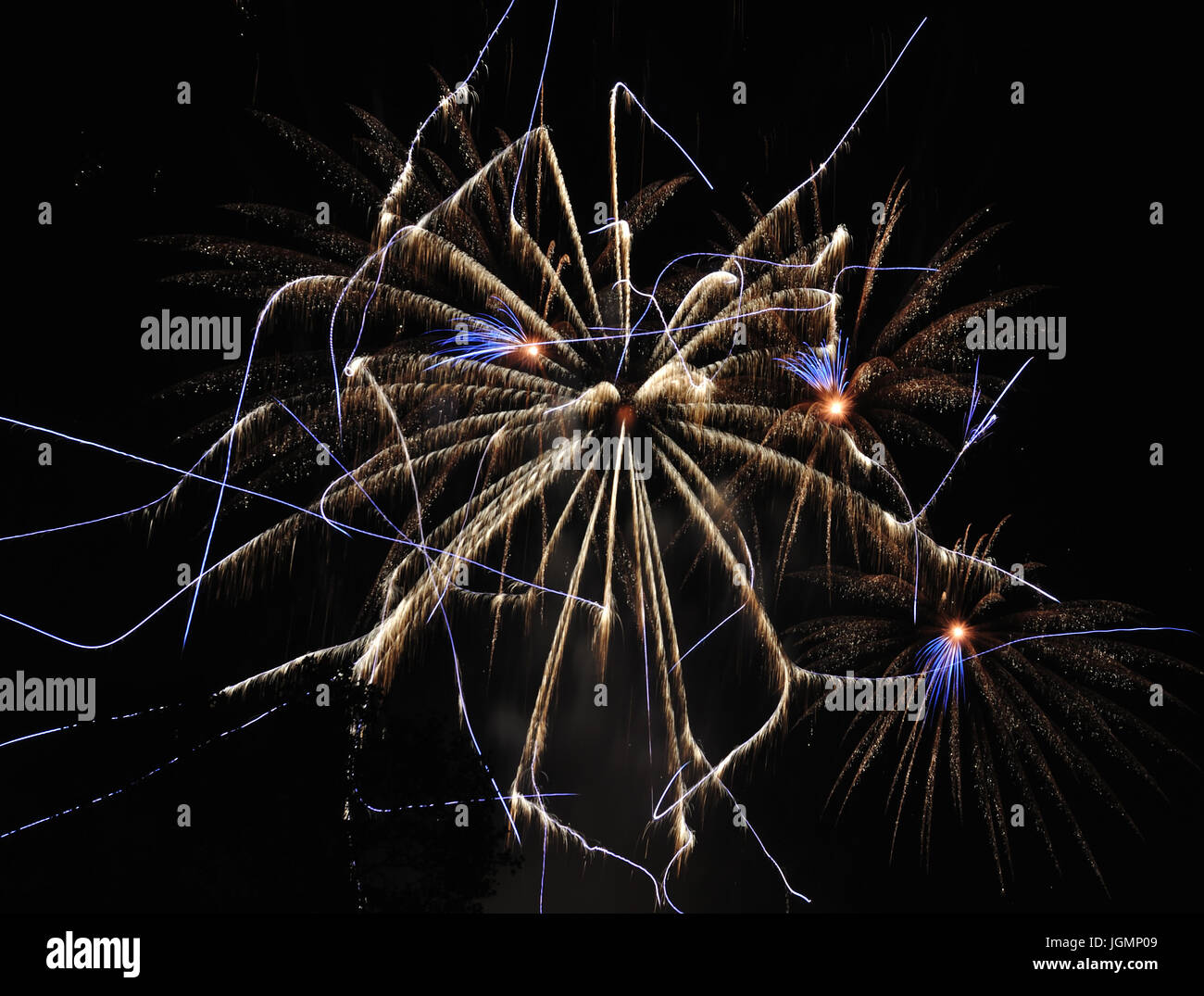 Spettacolari fuochi d'artificio nel cielo Foto Stock