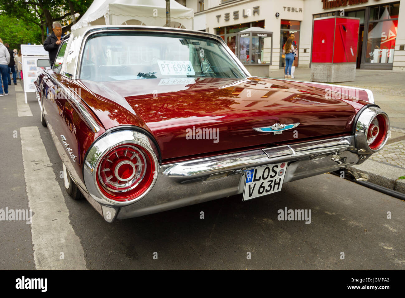 Berlino - Giugno 17, 2017: Personal luxury car Ford Thunderbird (terza generazione), 1963. Vista posteriore. Classic giorni Berlino 2017. Foto Stock