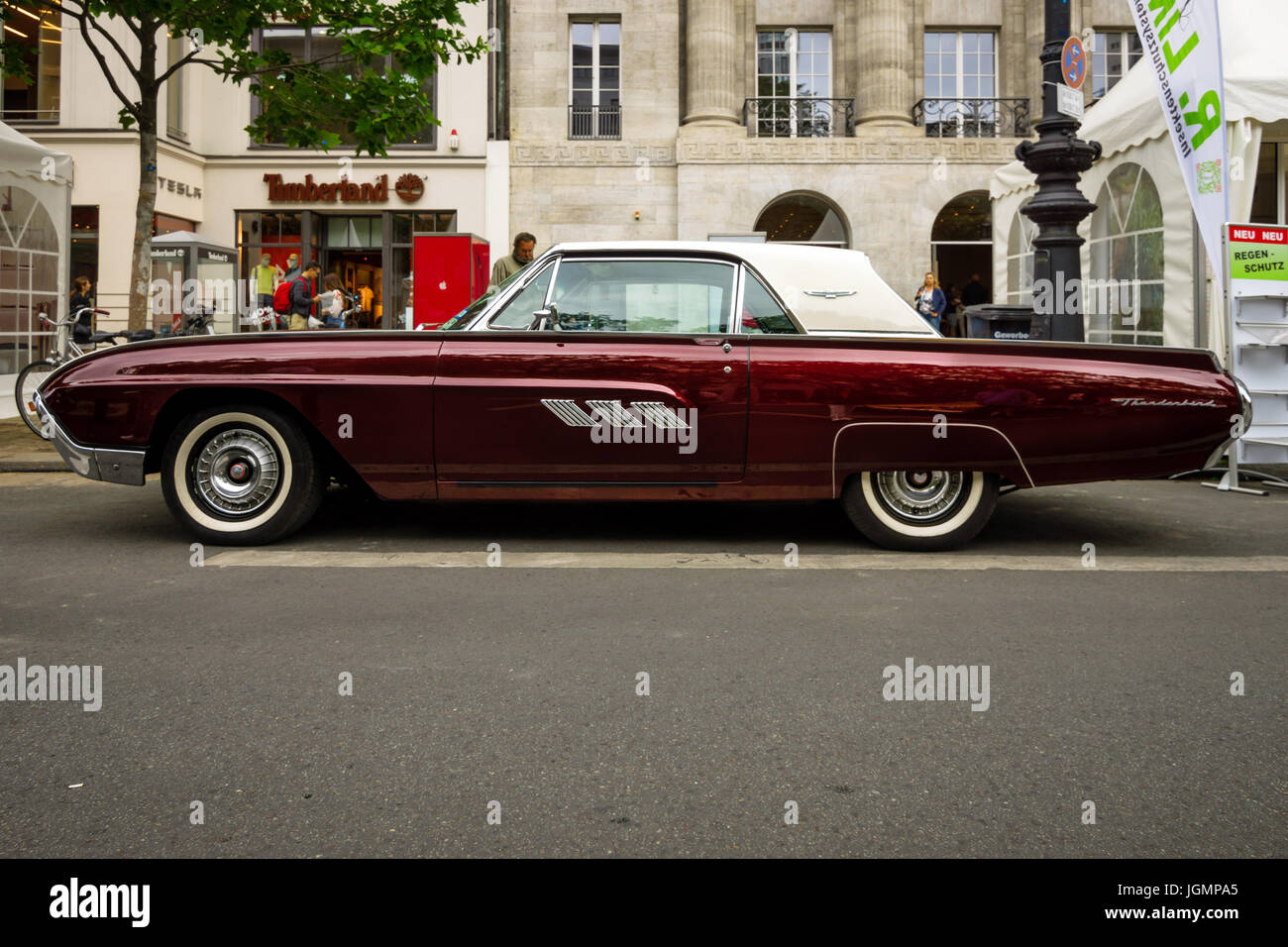 Berlino - Giugno 17, 2017: Personal luxury car Ford Thunderbird (terza generazione), 1963. Classic giorni Berlino 2017. Foto Stock