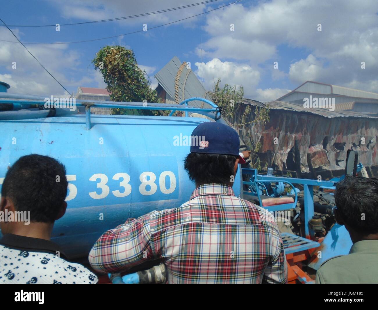 Resque di emergenza incendio e primi responder Poipet Cambogia decrepito impoverita cittadina della Thailandia linea di confine Foto Stock