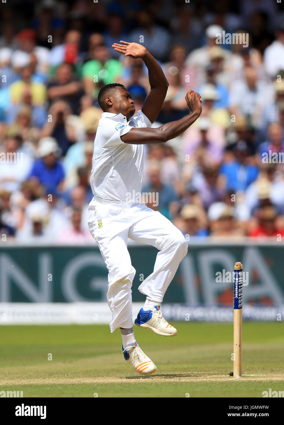 Il Sudafrica Kagiso Rabada si inanella durante il quarto giorno del primo Investec Test Match al Lord's, Londra. PREMERE ASSOCIAZIONE foto. Data foto: Domenica 9 luglio 2017. Vedi la storia della Pennsylvania Cricket Inghilterra. Il credito fotografico dovrebbe essere: Nigel filo francese/PA. RESTRIZIONI: Solo per uso editoriale. Nessun uso commerciale senza previo consenso scritto della BCE. Solo immagini fisse. Nessuna immagine in movimento per emulare la trasmissione. Nessuna rimozione o oscuramento dei logo degli sponsor. Foto Stock