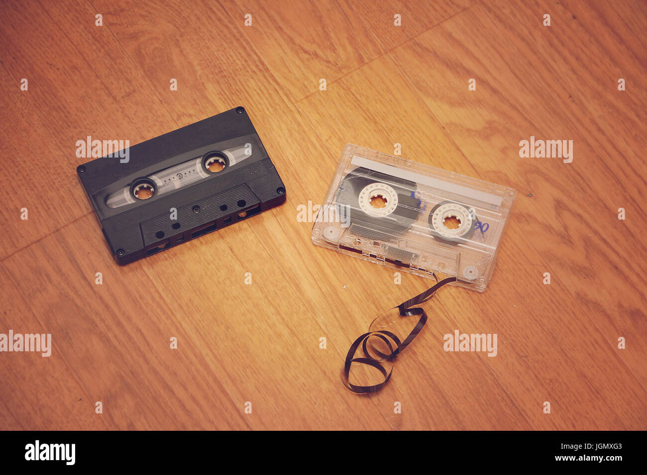 Casi di giorni passati. Il vecchio cassette giacciono sul pavimento. Foto Stock