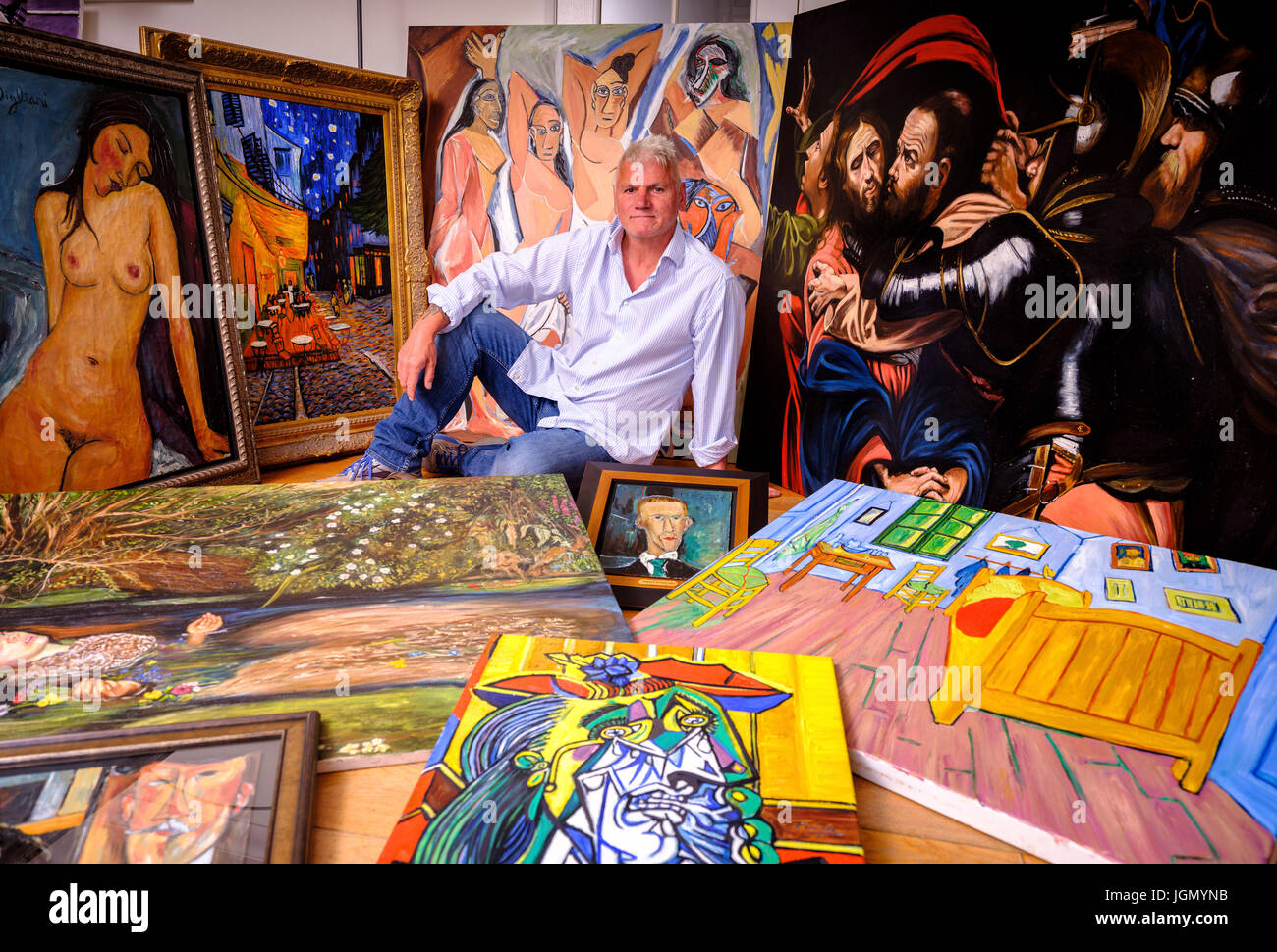 David Henty - leader copista artista in Saltdean famoso per la verniciatura di copie di opere famose. Foto Stock