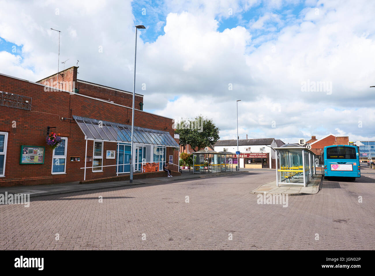 Nantwich, dalla stazione degli autobus in Market Street, Nantwich, Cheshire, Regno Unito Foto Stock